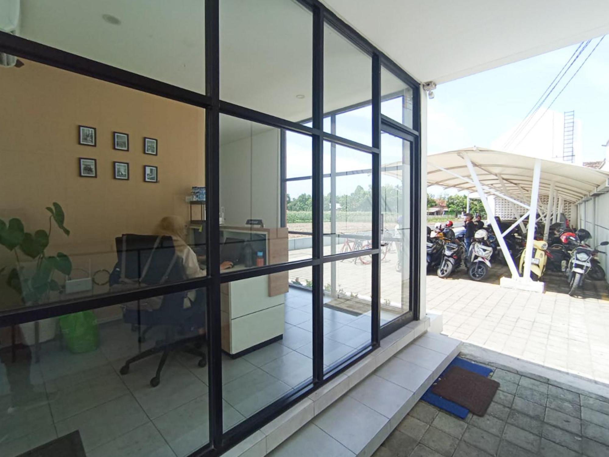 Ofo Kost Premium Kampung Inggris Pare Syariah Mitra Reddoorz Hotel Bagian luar foto