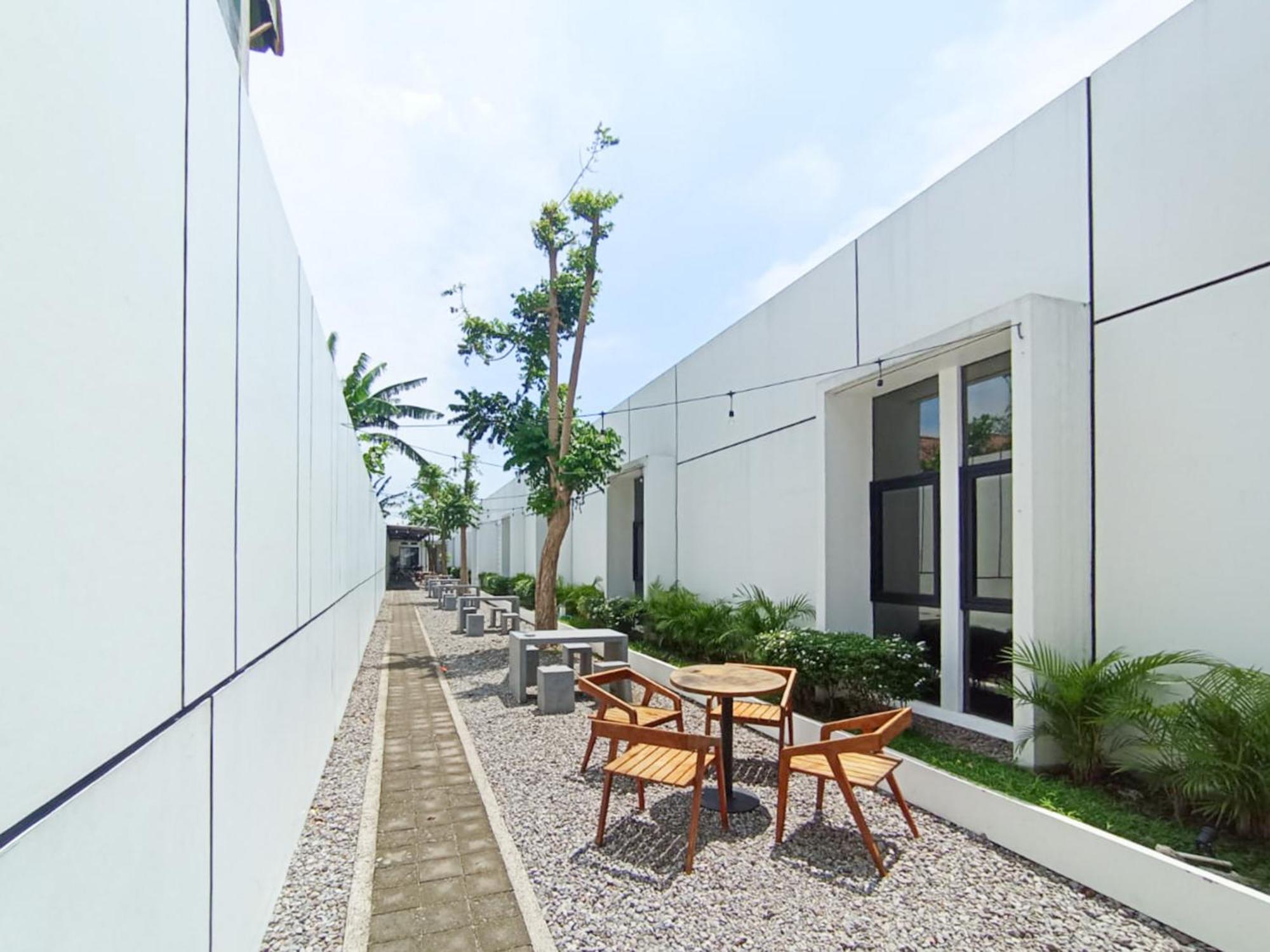Ofo Kost Premium Kampung Inggris Pare Syariah Mitra Reddoorz Hotel Bagian luar foto